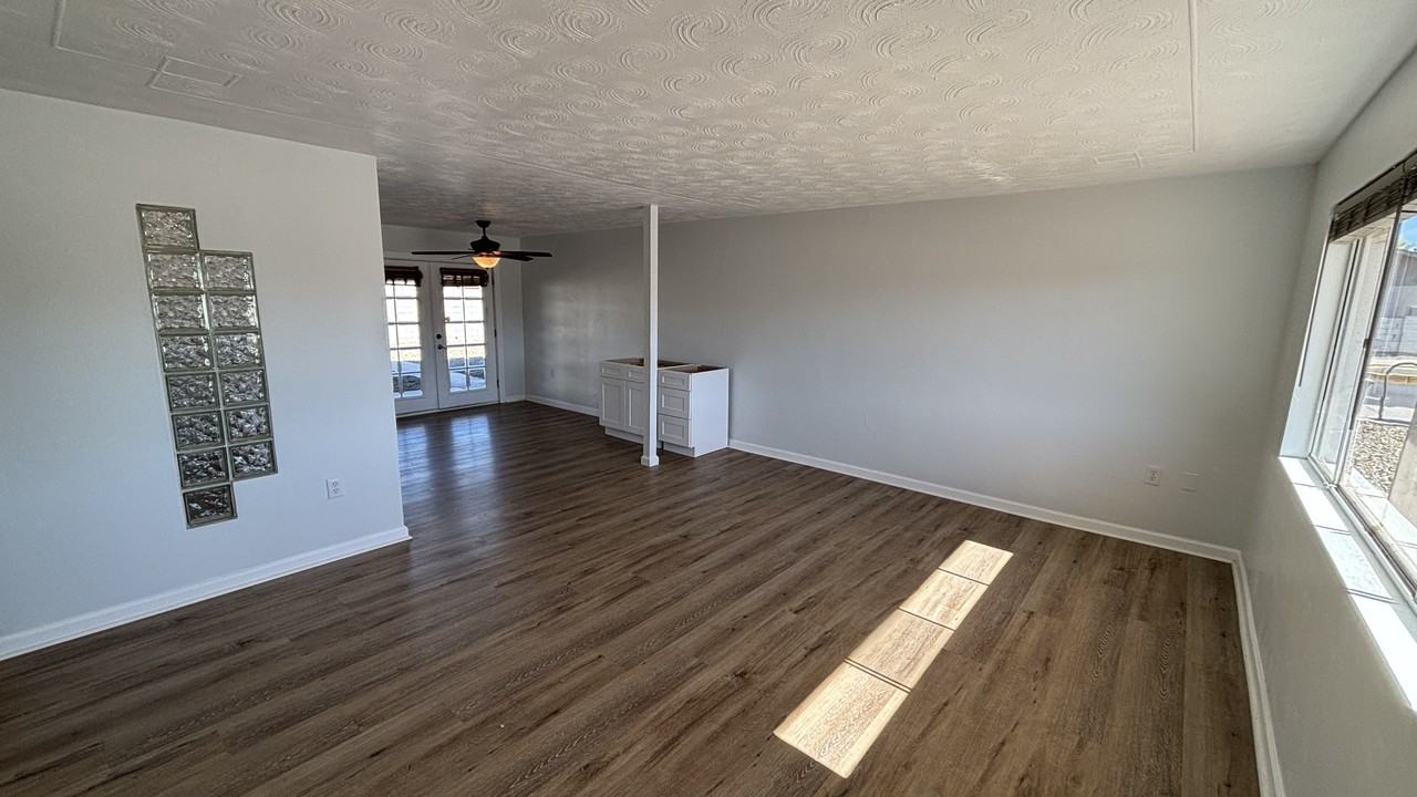 1000 W Elna Rae St - Photo 3 of 22