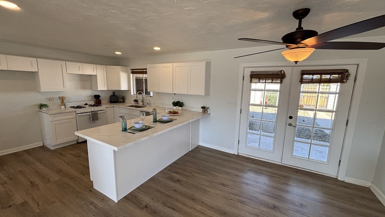 1000 W Elna Rae St - Photo 5 of 22