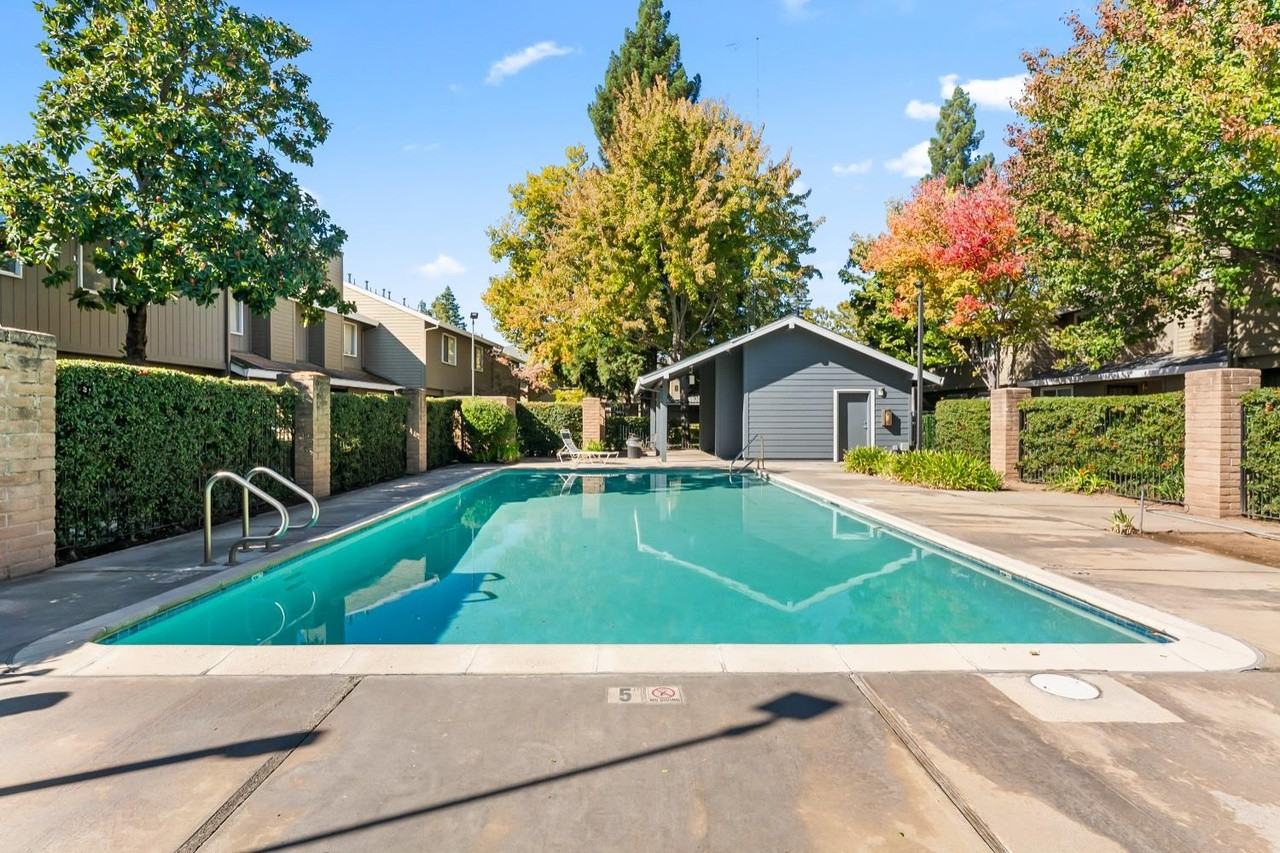 5624 Hamilton St - Photo 3 of 25