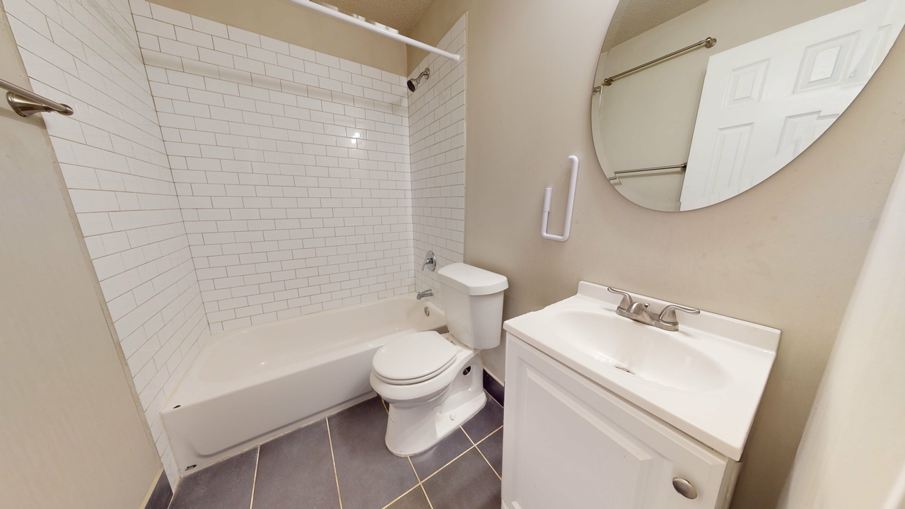 6020 Rockhill Rd | Updated Brookside Apartment - Photo 3 of 27