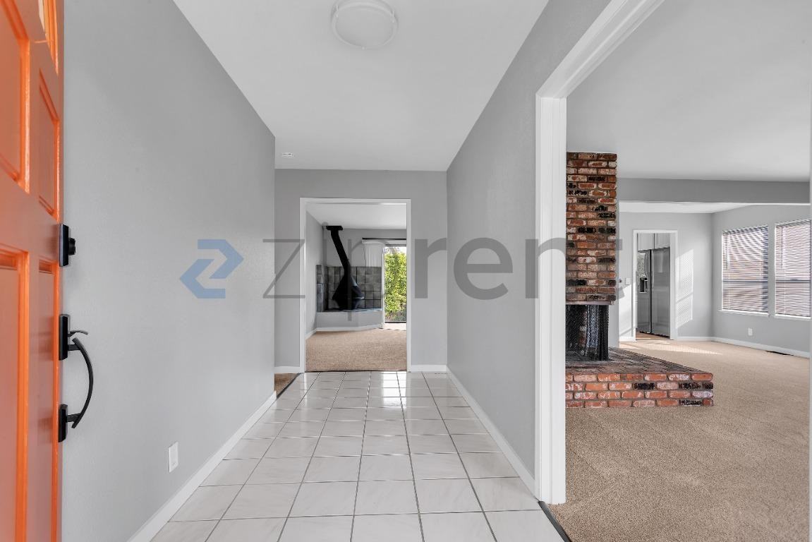 25 Leslie Ct - Photo 4 of 33