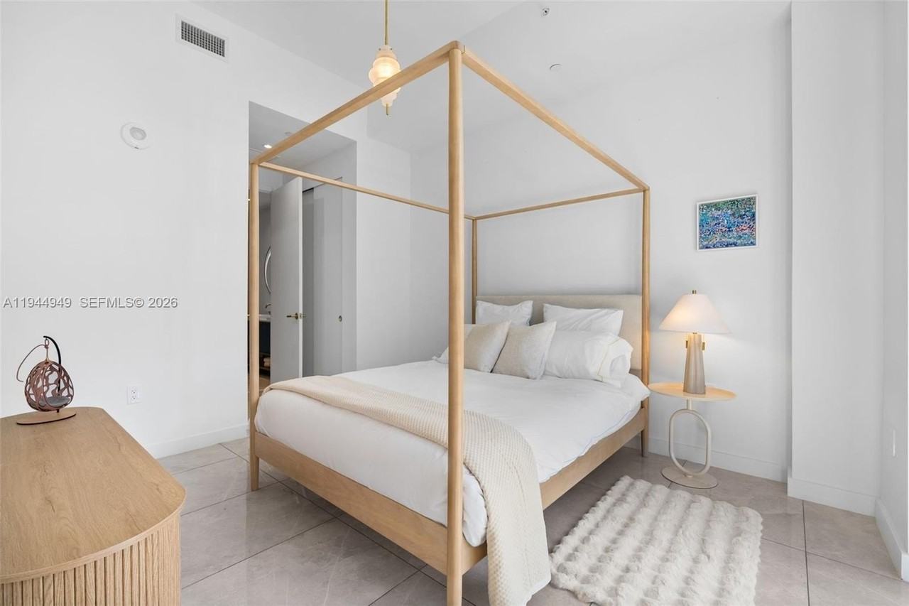 2655 S Bayshore Dr #1505 - Photo 4 of 13