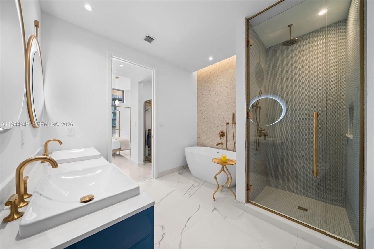 2655 S Bayshore Dr #1505 - Photo 6 of 13