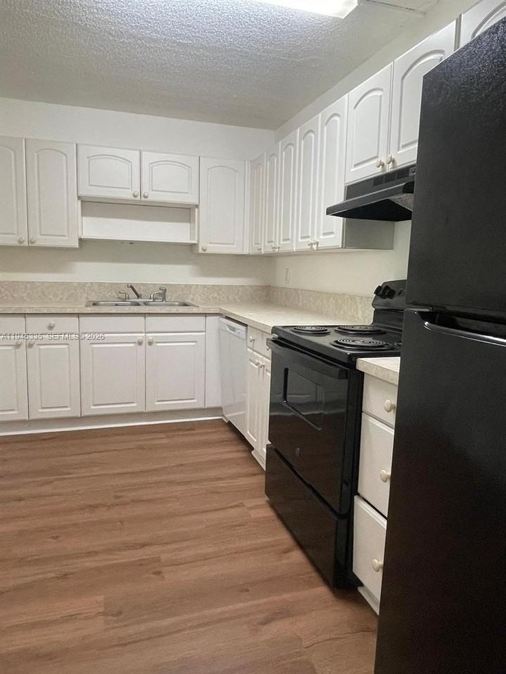 14830 Naranja Lakes Blvd #A2Q - Photo 3 of 8