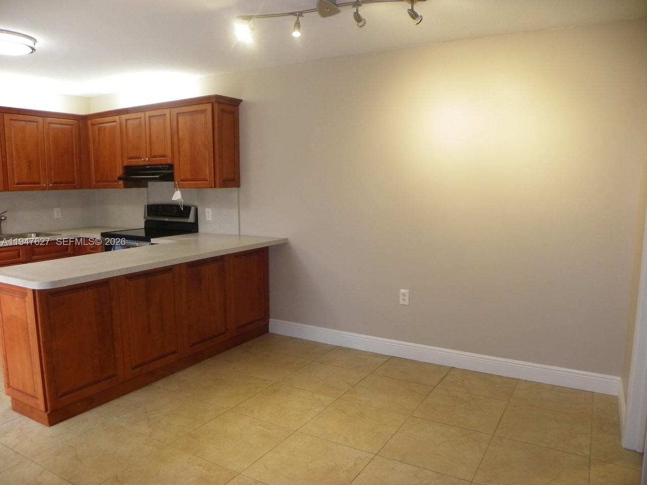 4083 Forest Hill Dr - Photo 4 of 16