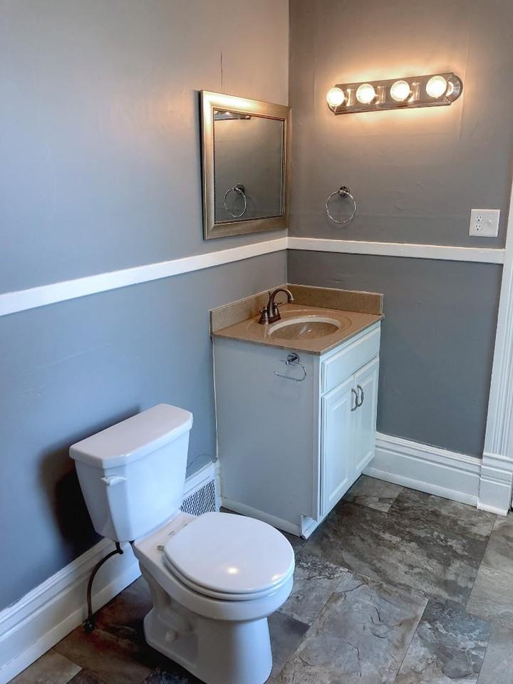 319 W 3rd St - Photo 3 of 7