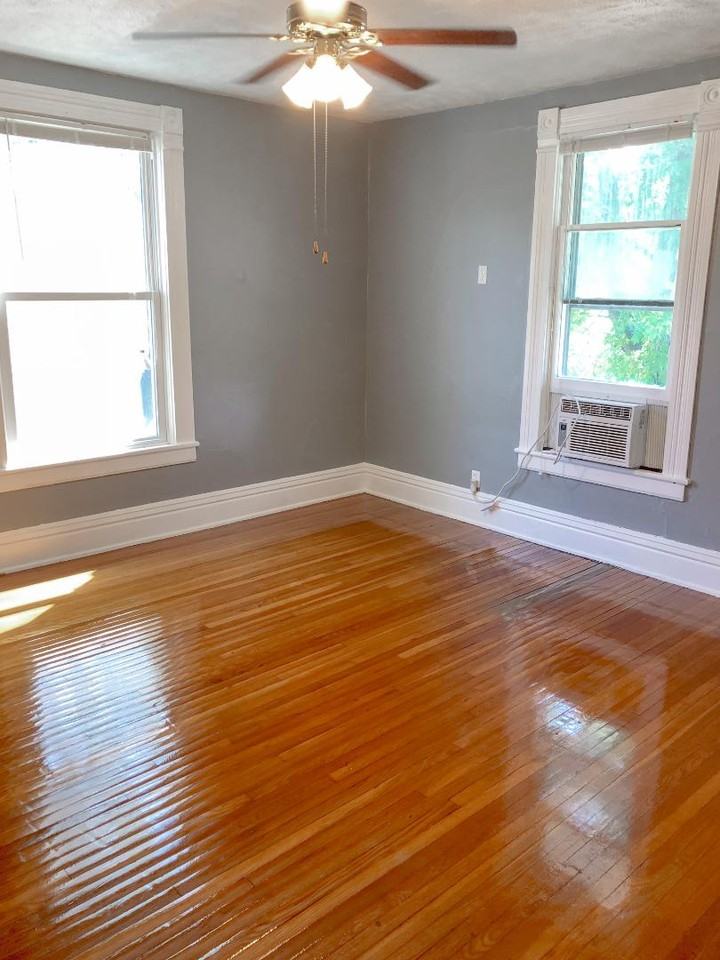 319 W 3rd St - Photo 4 of 7