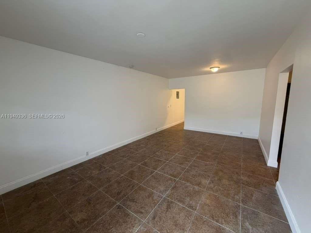 12605 Ne 13th Ave #5 - Photo 2 of 11