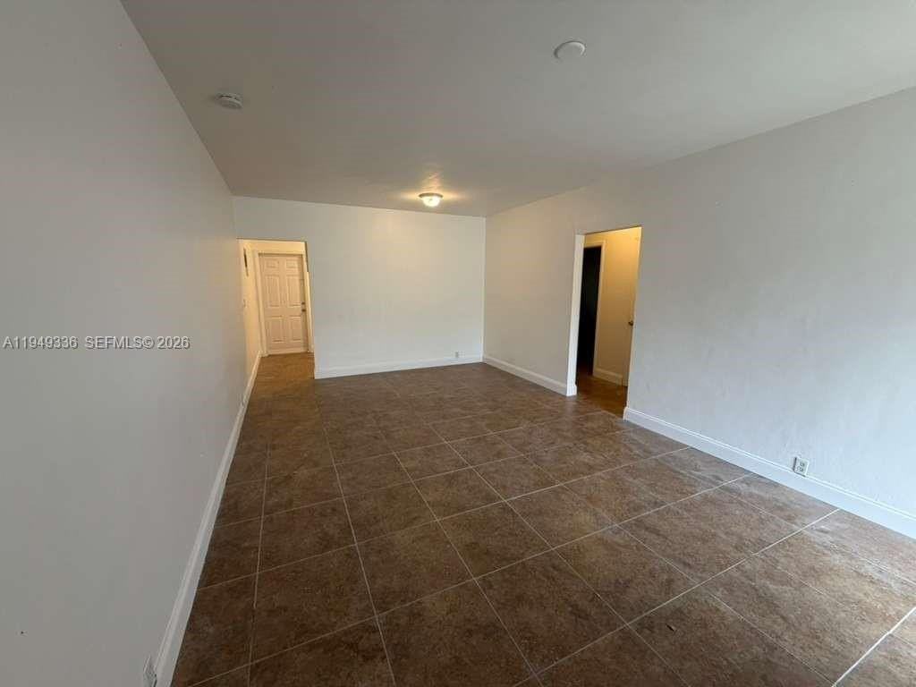 12605 Ne 13th Ave #5 - Photo 3 of 11