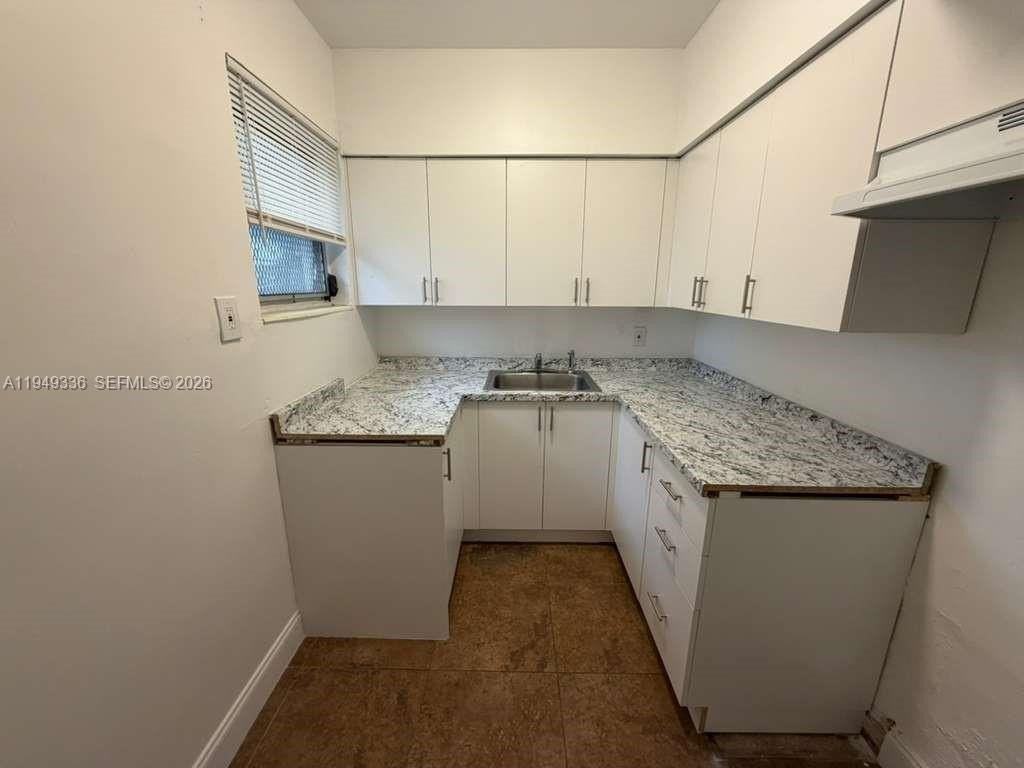 12605 Ne 13th Ave #5 - Photo 4 of 11