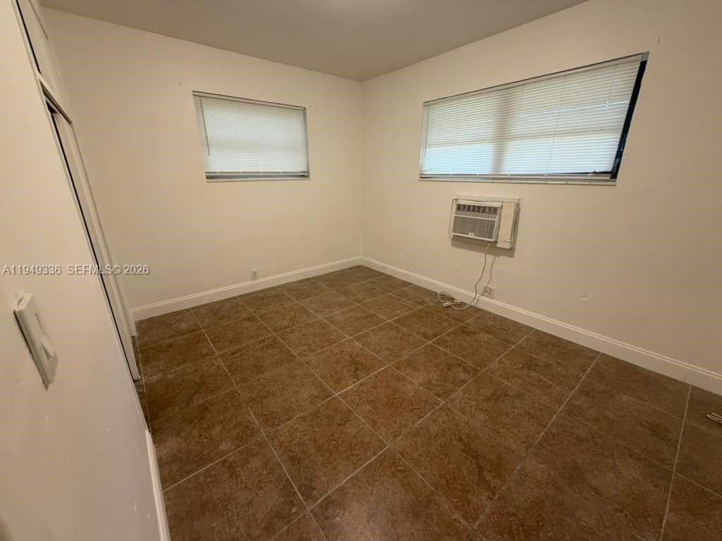 12605 Ne 13th Ave #5 - Photo 6 of 11