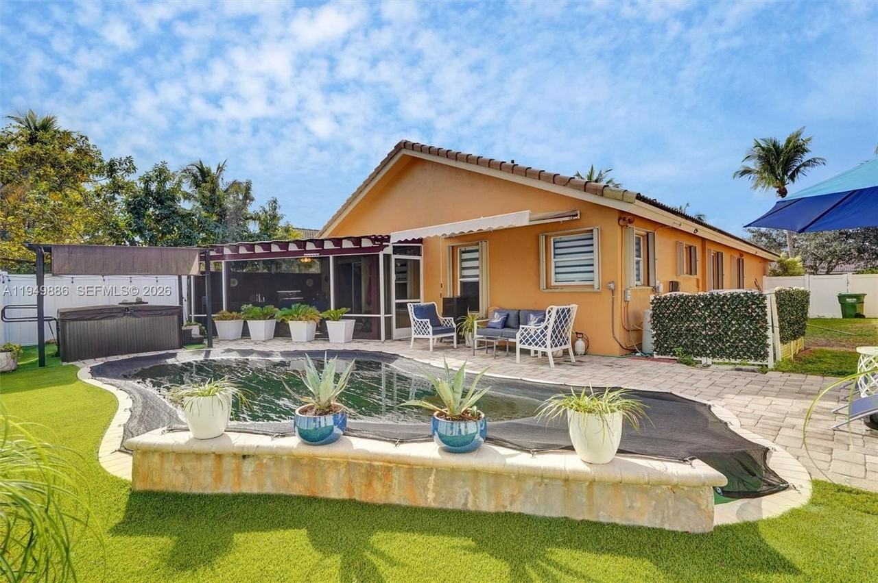 311 Sw 203rd Ave - Photo 2 of 22