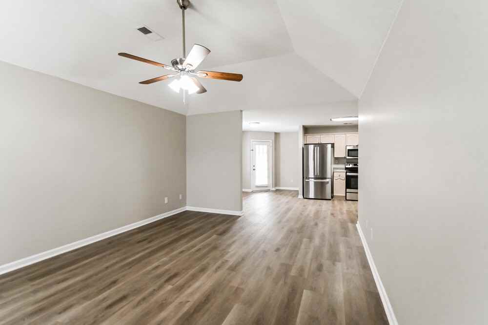 7045 Kings Crown Dr - Photo 5 of 16