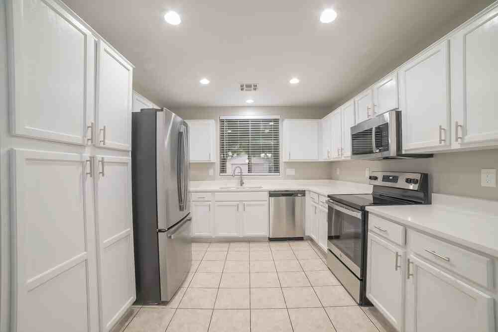 7409 S 37th Gln - Photo 5 of 16