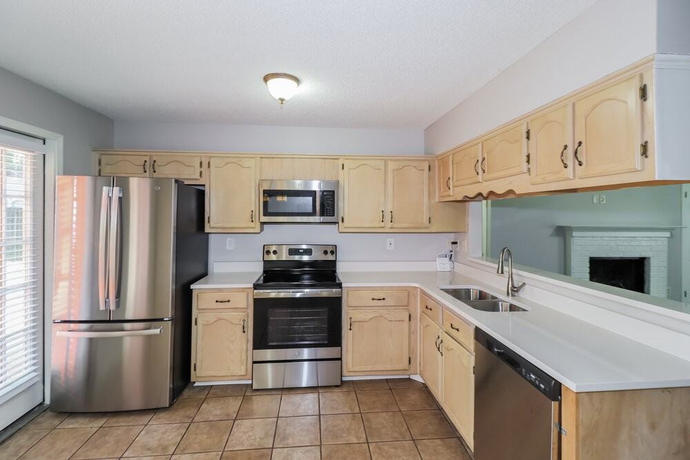 7890 Hunters Xing - Photo 7 of 16