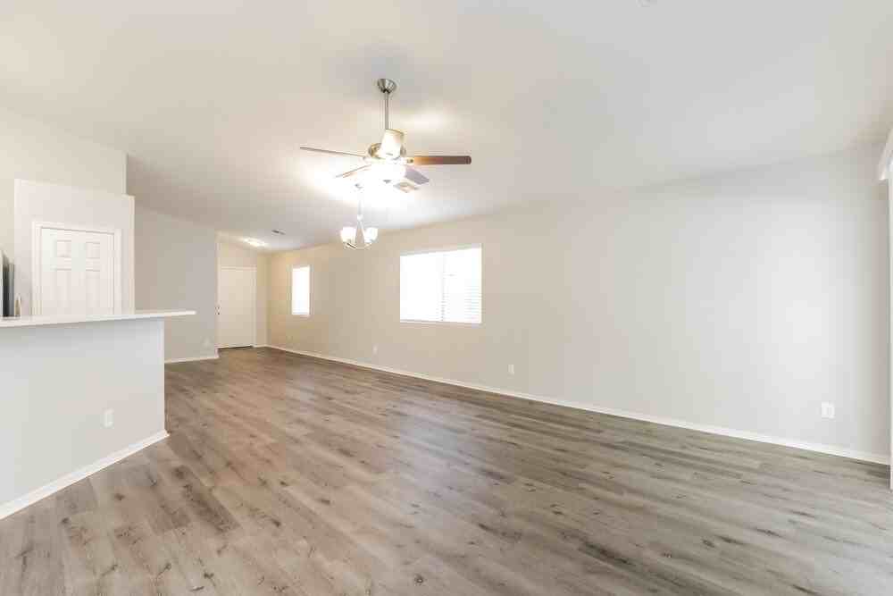 6824 S 38th Dr - Photo 4 of 16