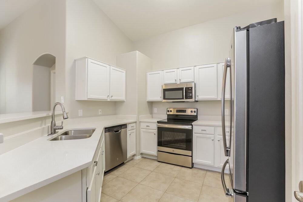 6824 S 38th Dr - Photo 7 of 16