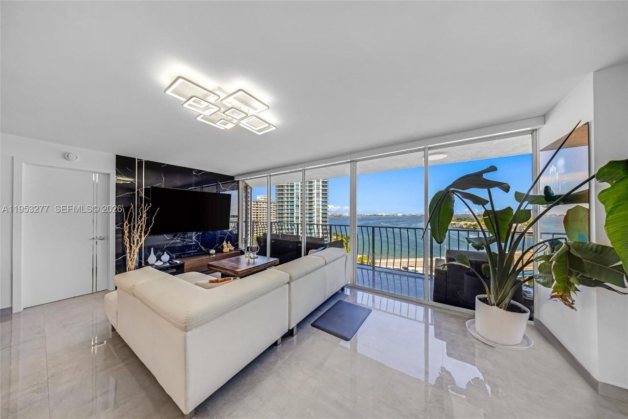 7601 E Treasure Dr #1216 - Photo 5 of 29