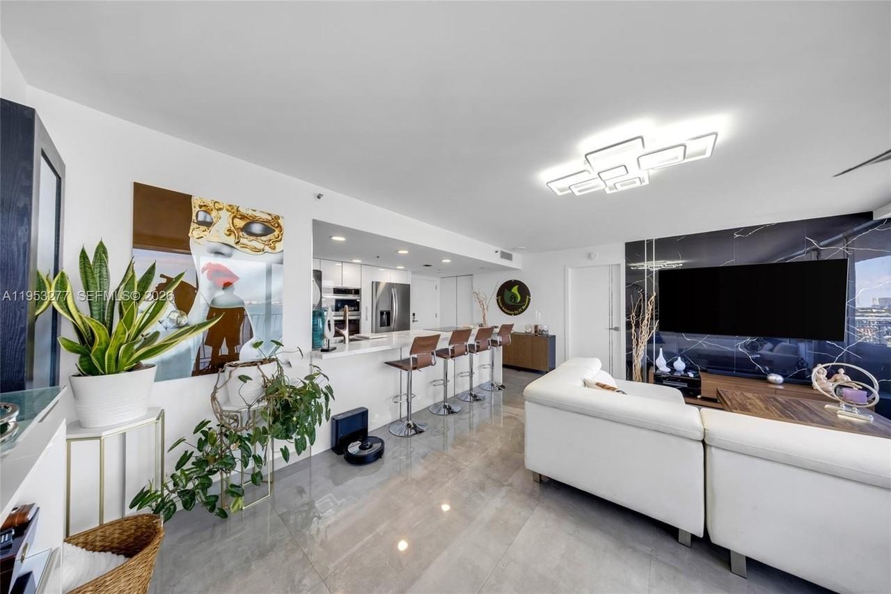 7601 E Treasure Dr #1216 - Photo 6 of 29