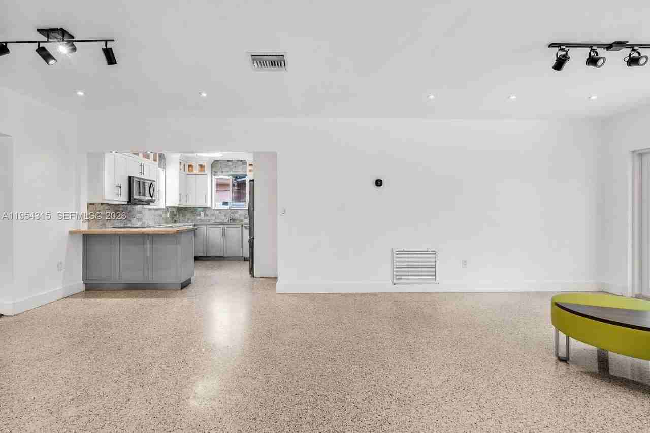 1040 N Royal Poinciana Blvd #NA - Photo 7 of 29