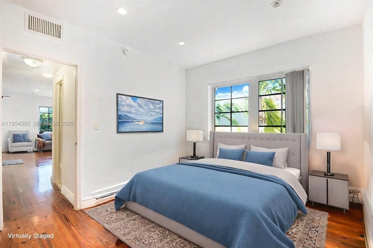 1015 19th St #10 - Photo 3 of 15