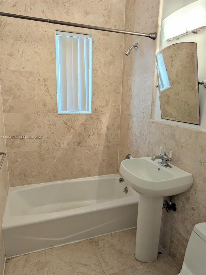 1015 19th St #10 - Photo 6 of 15