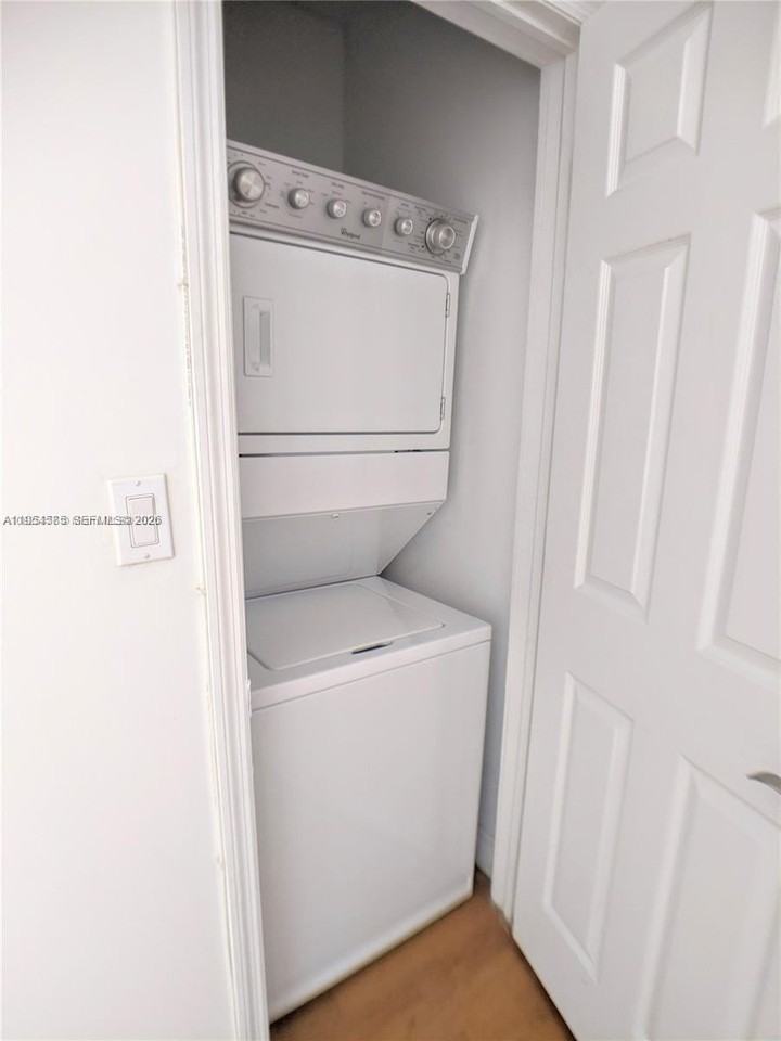 1015 19th St #10 - Photo 7 of 15