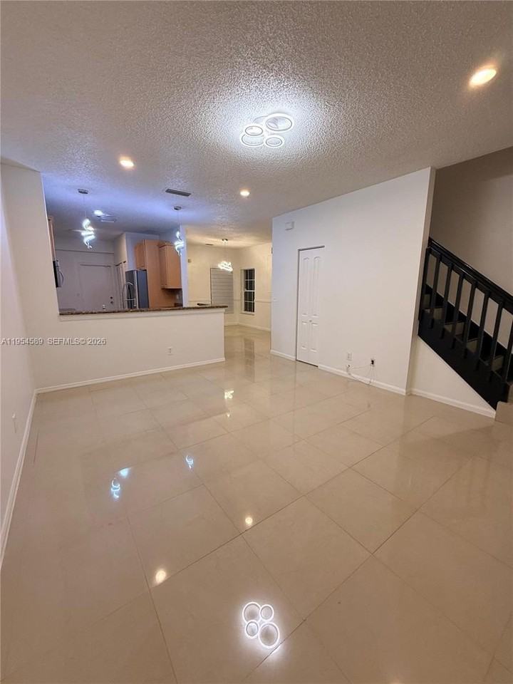 2358 Sw 177th Ave - Photo 5 of 25