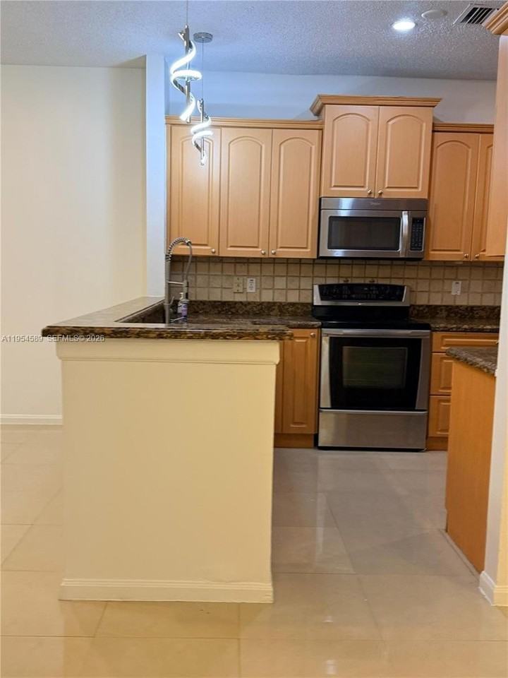 2358 Sw 177th Ave - Photo 6 of 25