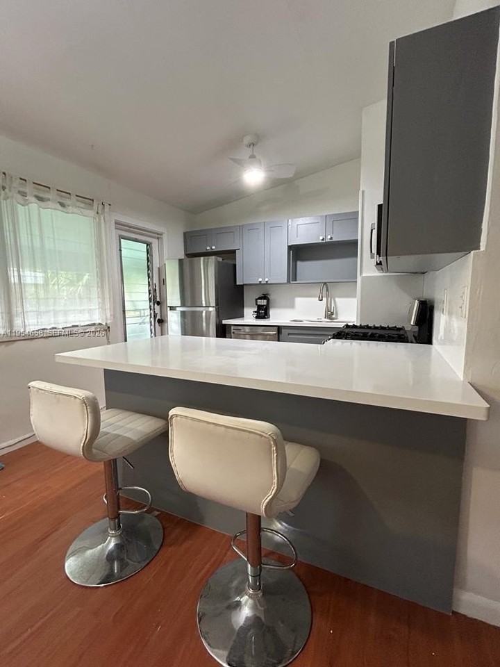 1080 98th St #10 - Photo 5 of 14