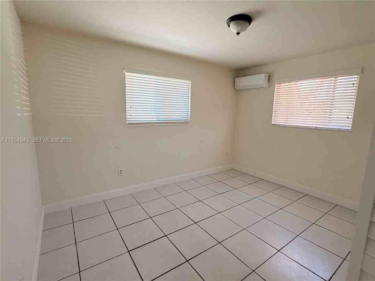 95-97 NE 168th St #97 - Photo 5 of 9