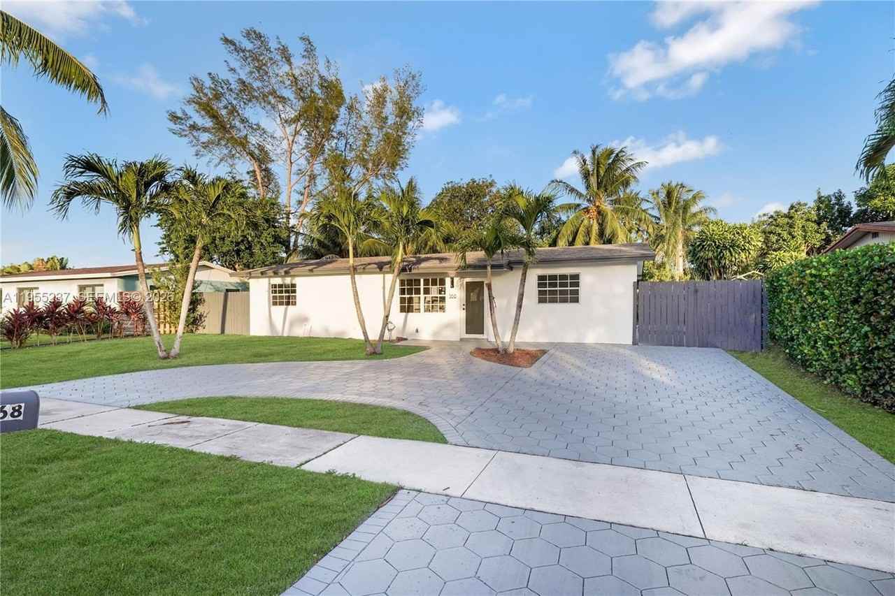 368 Sw 64th Ter - Photo 2 of 24