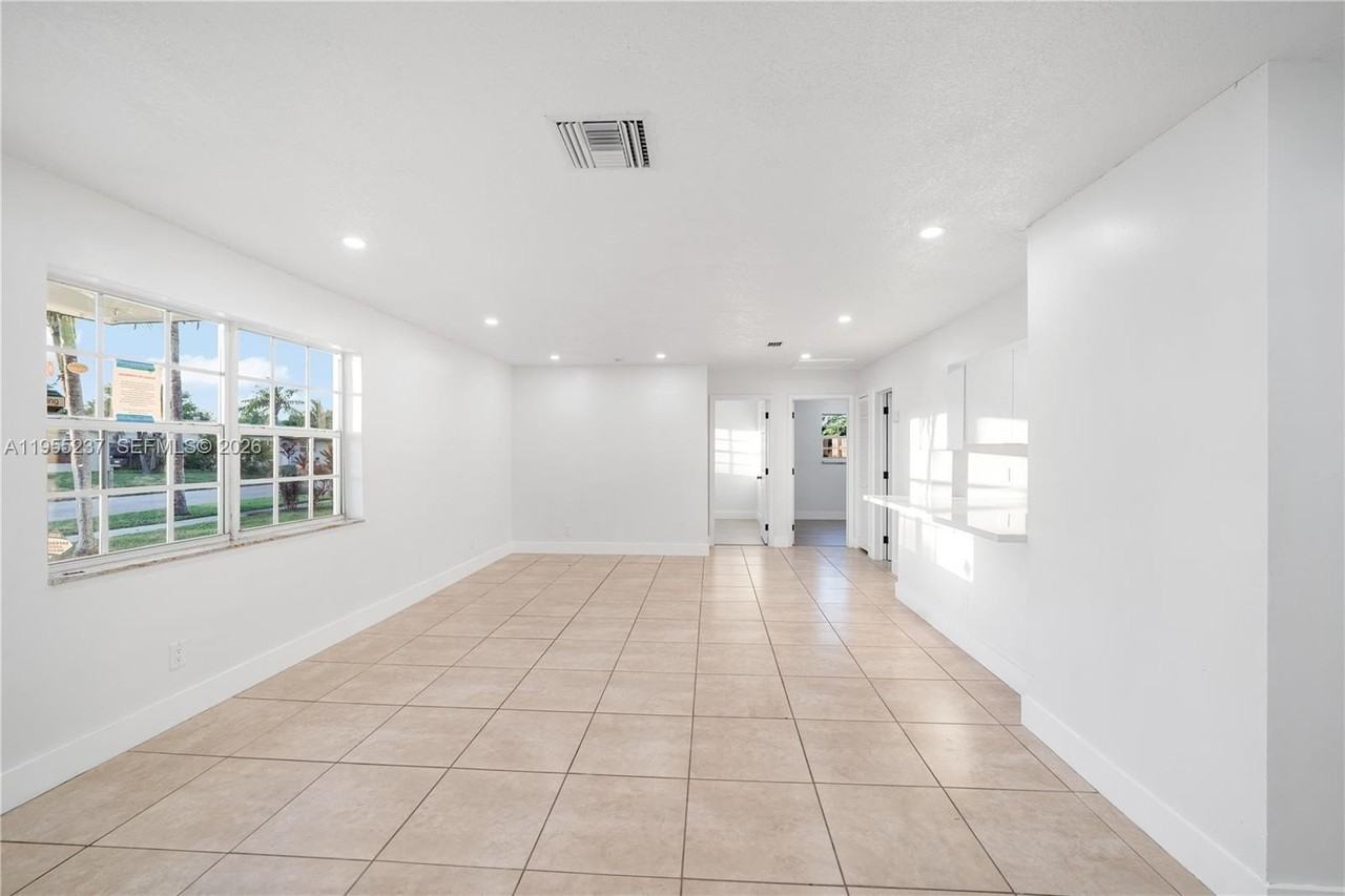 368 Sw 64th Ter - Photo 5 of 24