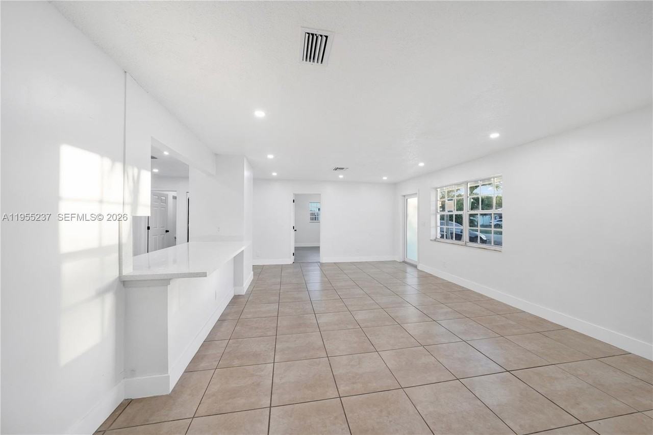 368 Sw 64th Ter - Photo 7 of 24