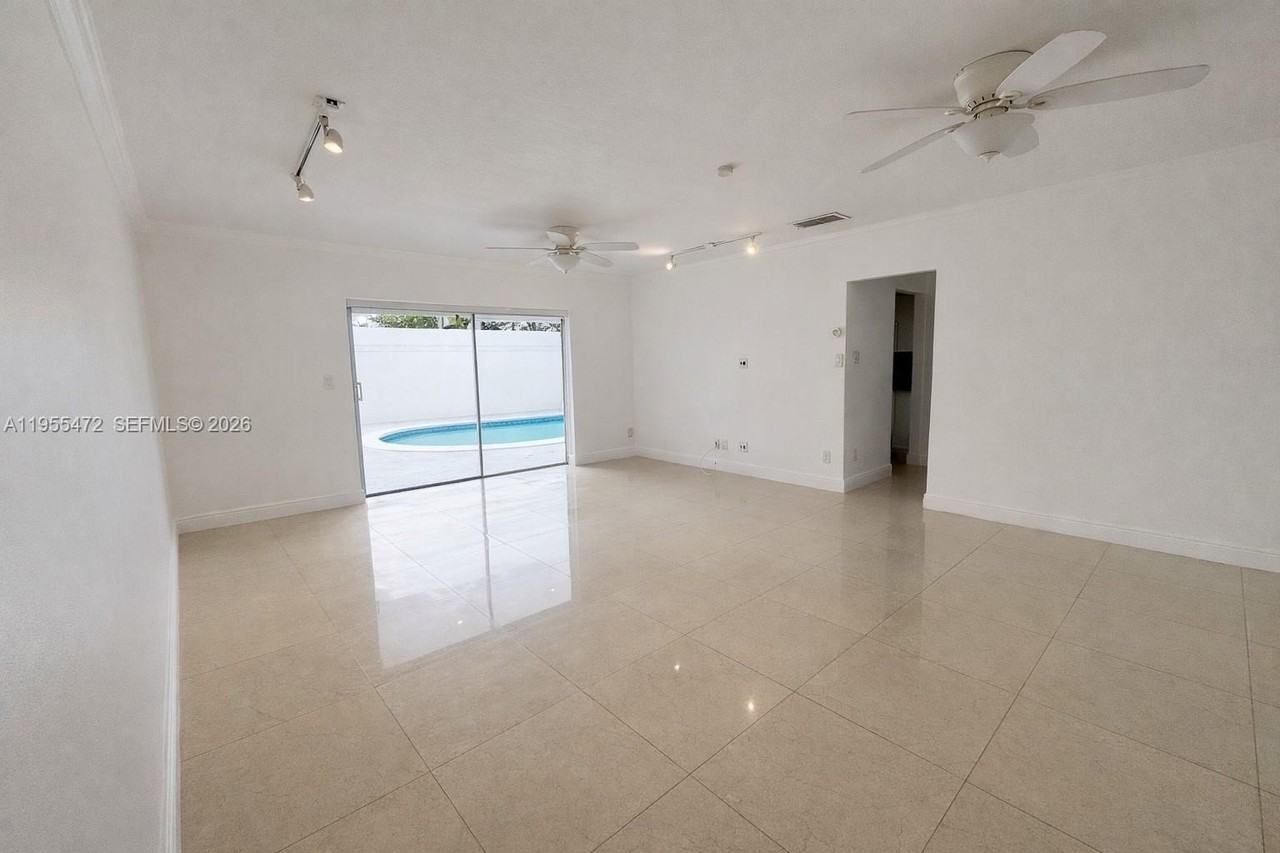 710 Nw 78th Ave - Photo 2 of 12