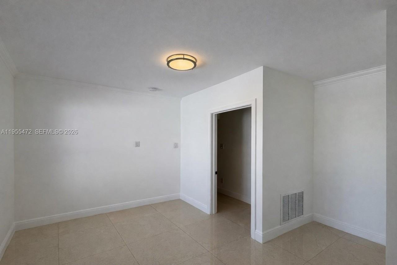 710 Nw 78th Ave - Photo 7 of 12