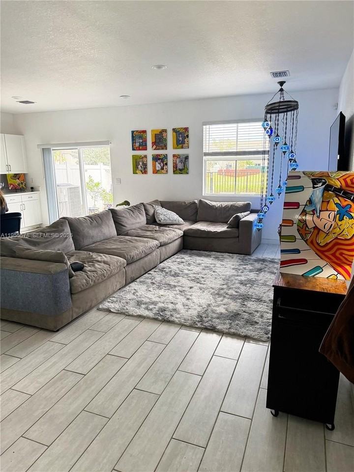 1783 Se 7th Ter #0 - Photo 3 of 17