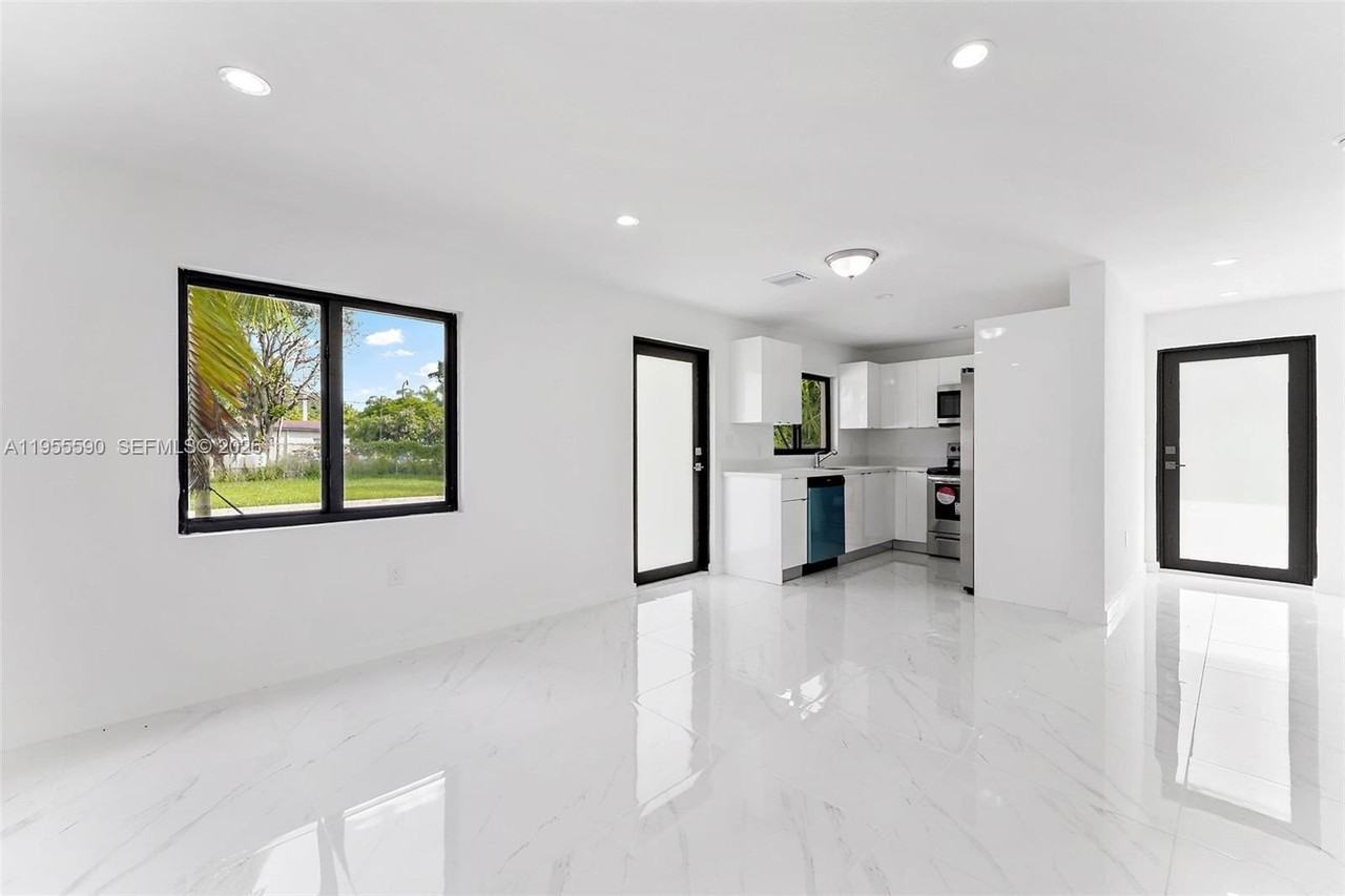 11935 Sw 217th St #11935 - Photo 3 of 19