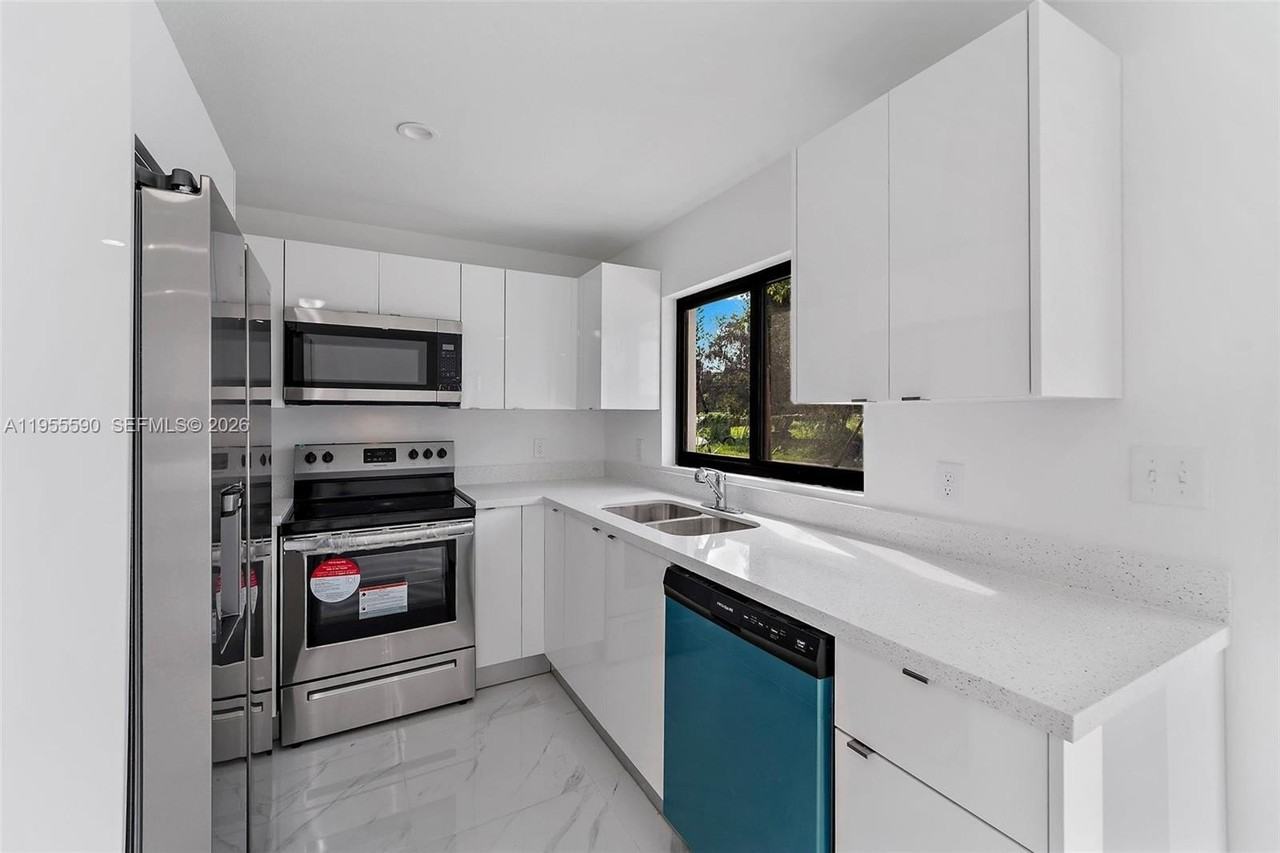 11935 Sw 217th St #11935 - Photo 5 of 19