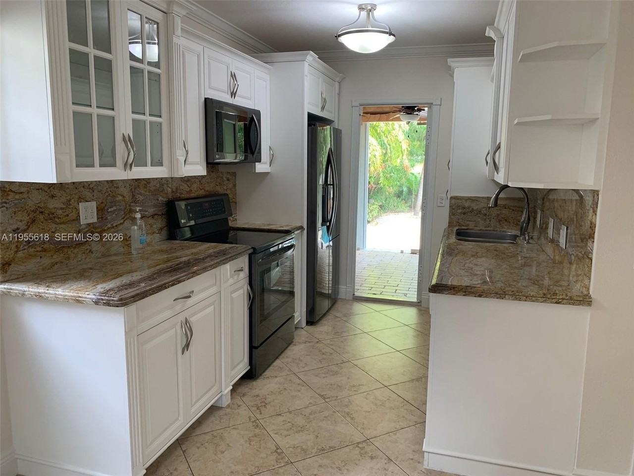 3521 Sw 23rd St #3521 - Photo 6 of 23