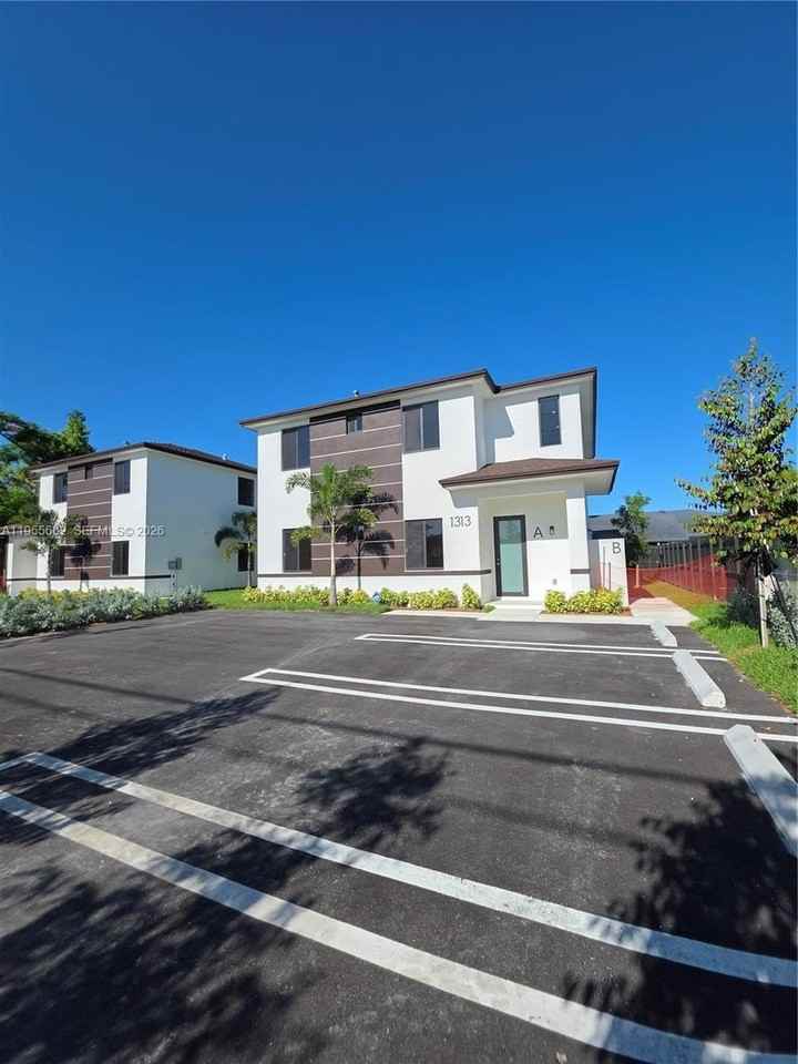 1313 Nw 6th Ave - Photo 2 of 18