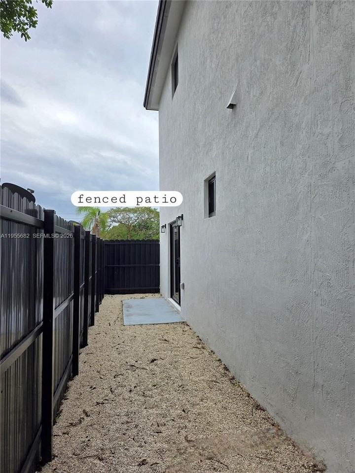 1313 Nw 6th Ave - Photo 4 of 18