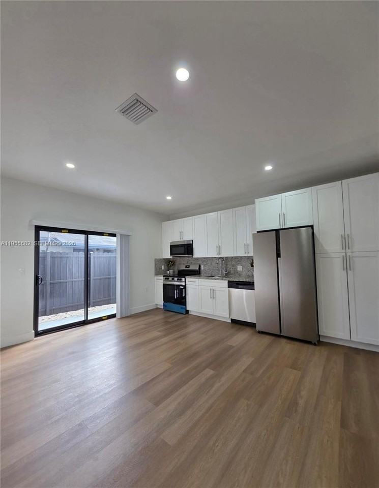 1313 Nw 6th Ave - Photo 5 of 18