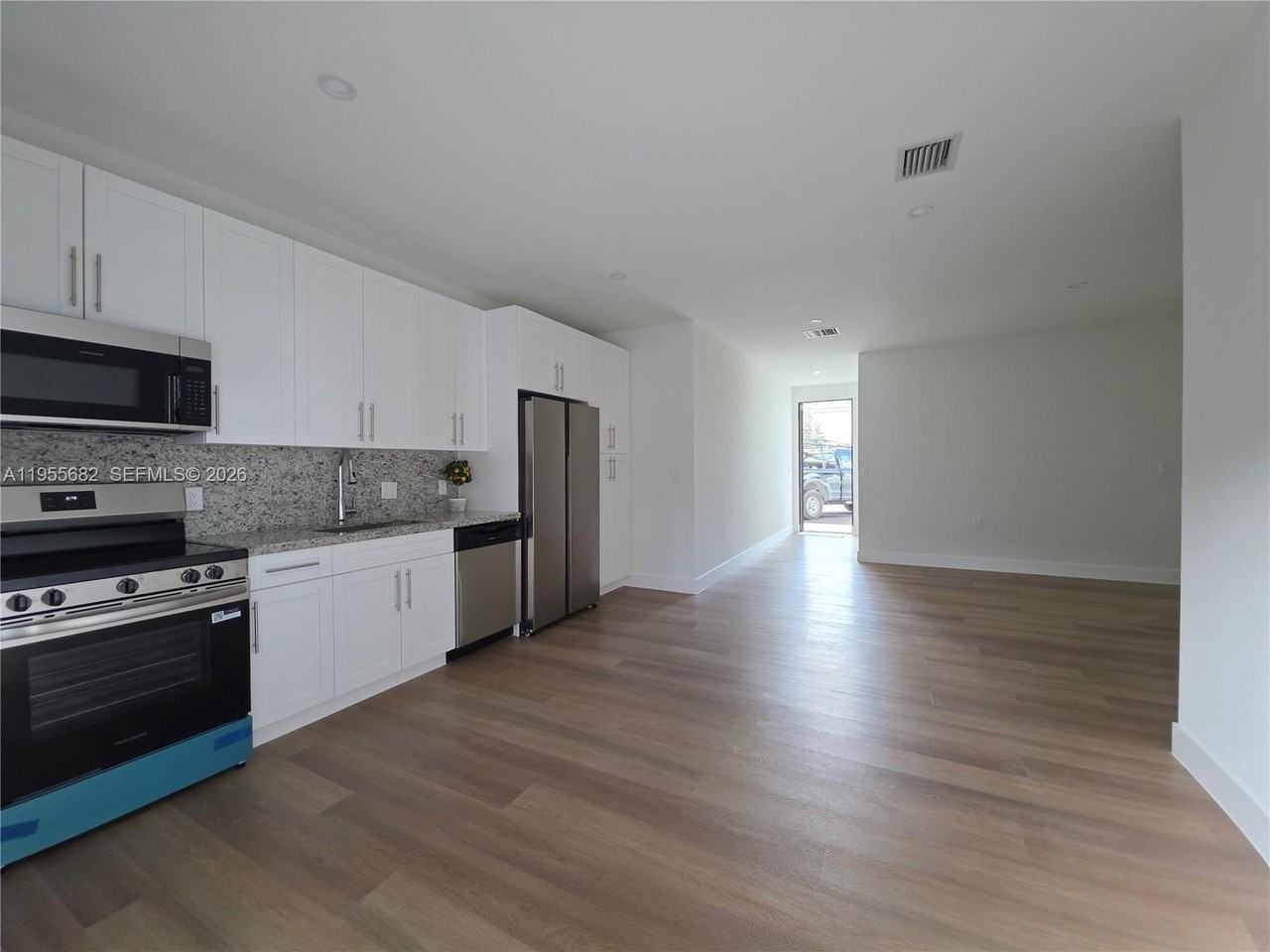 1313 Nw 6th Ave - Photo 6 of 18