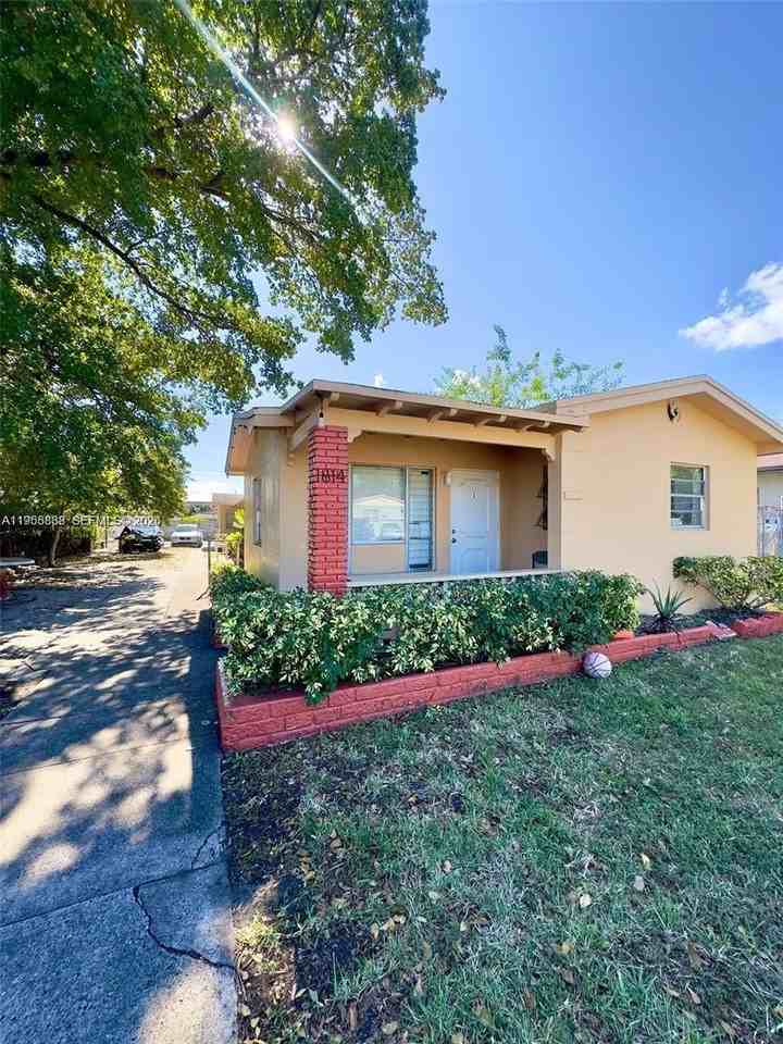 1814 Washington St #1-4