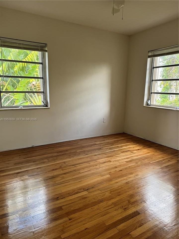 1431 Sw 37th Ave #4 - Photo 3 of 19