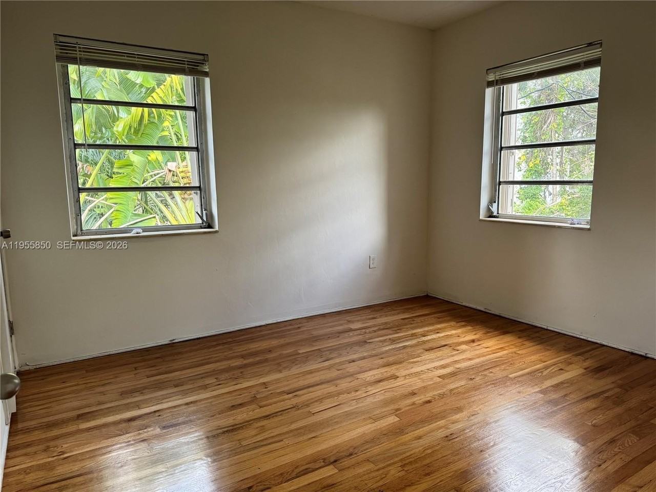 1431 Sw 37th Ave #4 - Photo 4 of 19