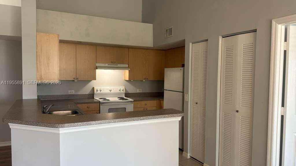 222 Villa Cir #222 - Photo 4 of 16