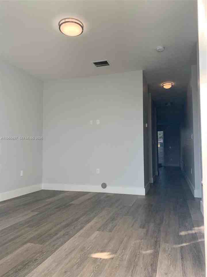 803 E 28th St #803 - Photo 4 of 13