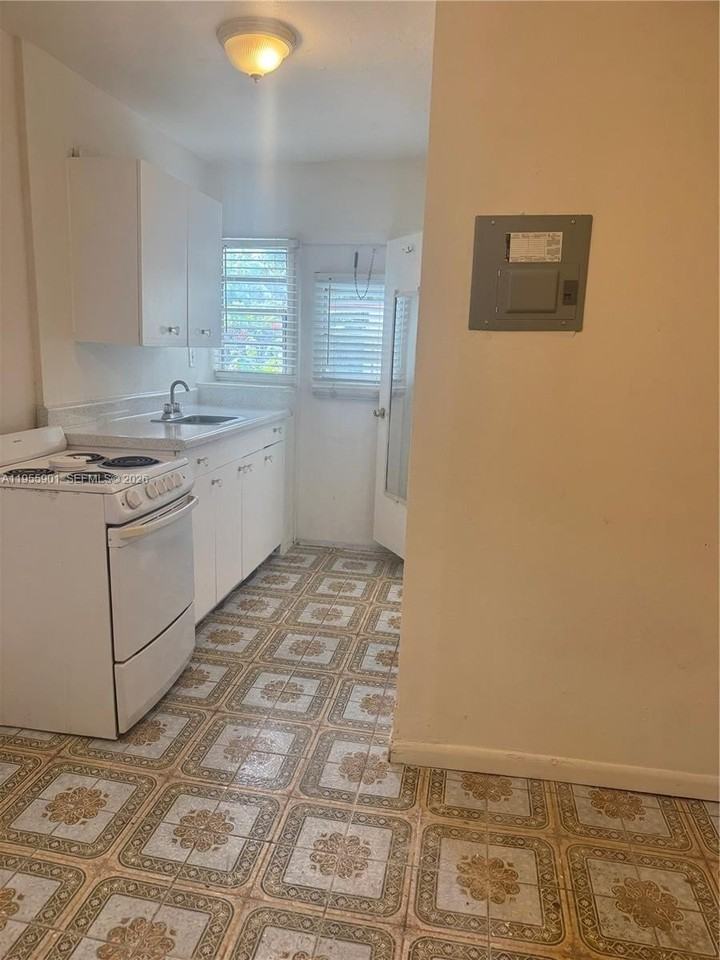 3690 Sw 14th St #1 - Photo 7 of 13